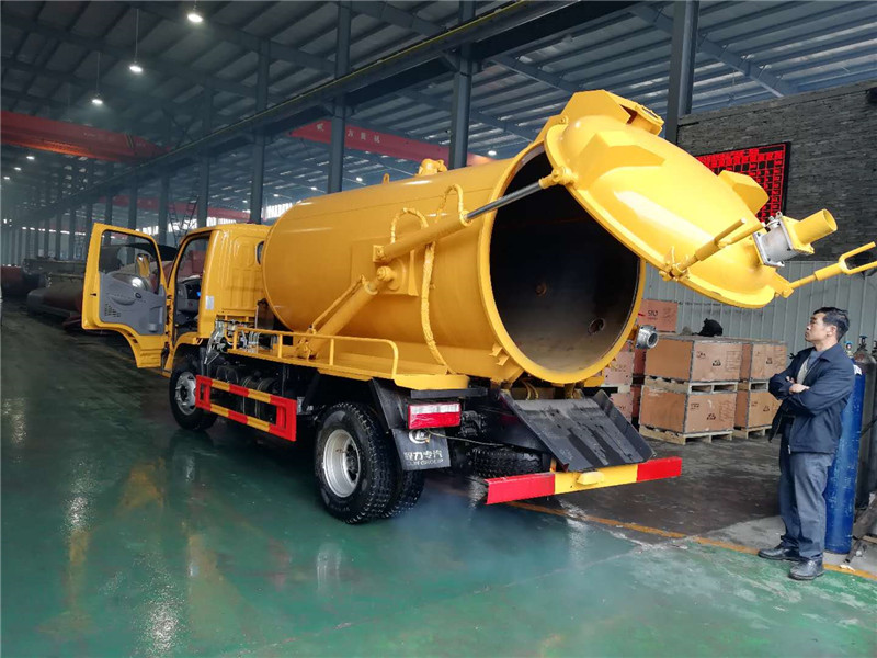 東風(fēng)國(guó)六3-5方吸污車-2-3噸吸污車 東風(fēng)國(guó)六3-5方吸污車-2-3噸吸污車