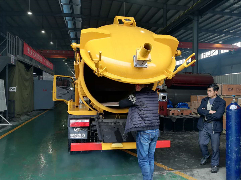 東風(fēng)國(guó)六3-5方吸污車-2-3噸吸污車 東風(fēng)國(guó)六3-5方吸污車-2-3噸吸污車