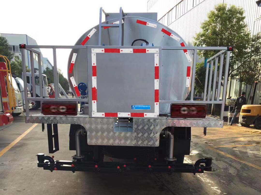 程力威牌CLW5080GLQB6型瀝青灑布車 程力威牌CLW5080GLQB6型瀝青灑布車