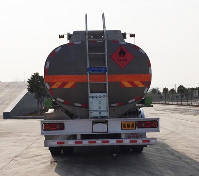 程力威牌CLW5181GYYLD6型鋁合金運(yùn)油車 程力威牌CLW5181GYYLD6型鋁合金運(yùn)油車