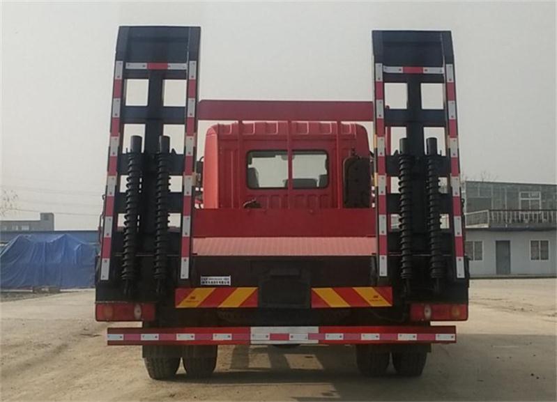 東風(fēng)牌EQ5160TPBSZ6D型平板運輸車 東風(fēng)牌EQ5160TPBSZ6D型平板運輸車