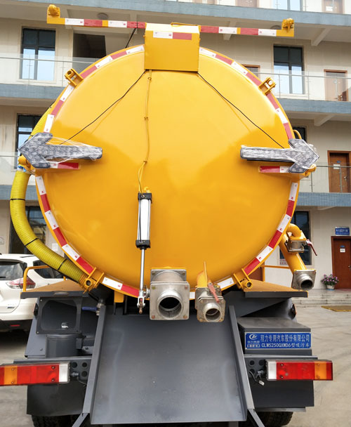 程力威牌CLW5250GXWD6型吸污車(chē) 程力威牌CLW5250GXWD6型吸污車(chē)