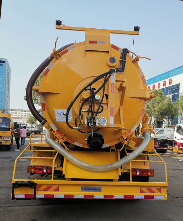 程力威牌CLW5181GQWD6型清洗吸污車 程力威牌CLW5181GQWD6型清洗吸污車