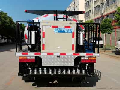 程力威牌CLW5082GLQY6型瀝青灑布車 程力威牌CLW5082GLQY6型瀝青灑布車