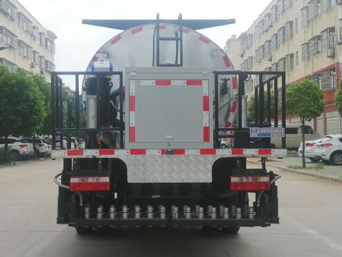 程力威牌CLW5120GLQH6型瀝青灑布車 程力威牌CLW5120GLQH6型瀝青灑布車