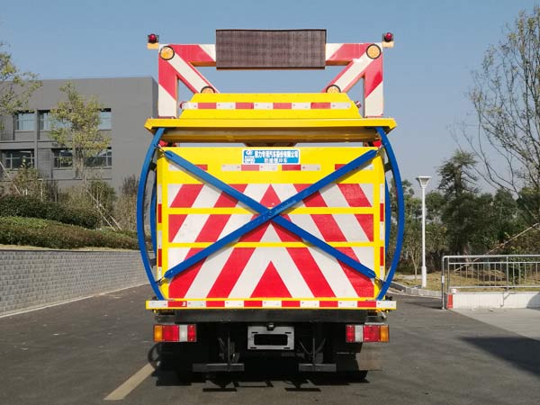 程力威牌CLW5040TFZJDP型防撞緩沖車 程力威牌CLW5040TFZJDP型防撞緩沖車
