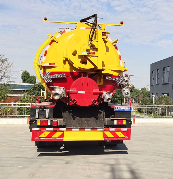 程力牌CL5182GQW6CC型清洗吸污車(chē) 程力牌CL5182GQW6CC型清洗吸污車(chē)