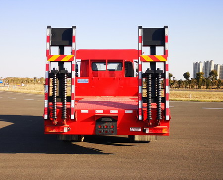 東風牌EQ5146TPBL6D21型平板運輸車 東風牌EQ5146TPBL6D21型平板運輸車