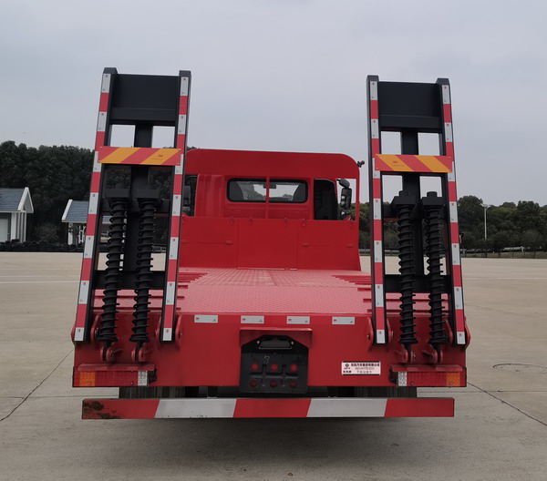 東風牌EQ5166TPBL6D31型平板運輸車 東風牌EQ5166TPBL6D31型平板運輸車