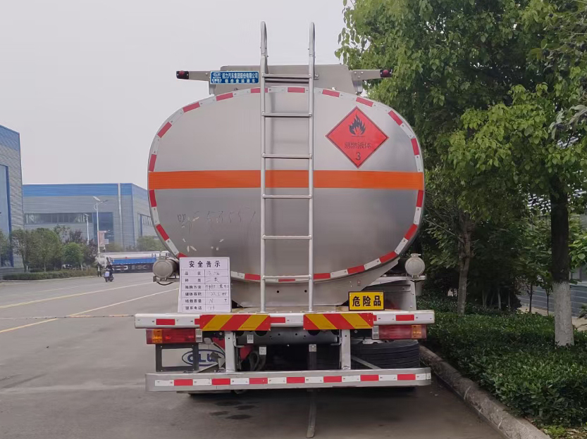 程力牌CL5260GYYLS6型鋁合金運(yùn)油車 程力牌CL5260GYYLS6型鋁合金運(yùn)油車