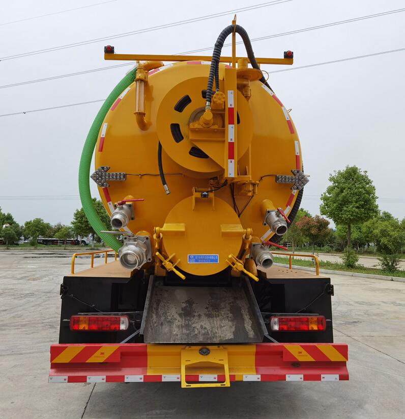 程力威牌CLW5250GQWZ6型清洗吸污車(chē) 程力威牌CLW5250GQWZ6型清洗吸污車(chē)