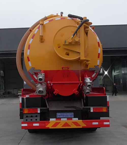 縱昂牌CLT5311GQWSX6型清洗吸污車(chē) 縱昂牌CLT5311GQWSX6型清洗吸污車(chē)