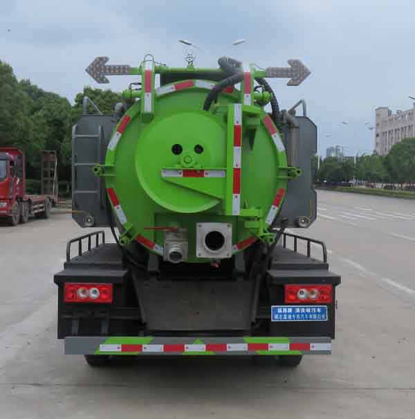 縱昂牌CLT5070GQWBJ6型清洗吸污車(chē) 縱昂牌CLT5070GQWBJ6型清洗吸污車(chē)