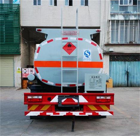 東風(fēng)牌DFZ5125GYYSJ8CDCWXP型運油車 東風(fēng)牌DFZ5125GYYSJ8CDCWXP型運油車