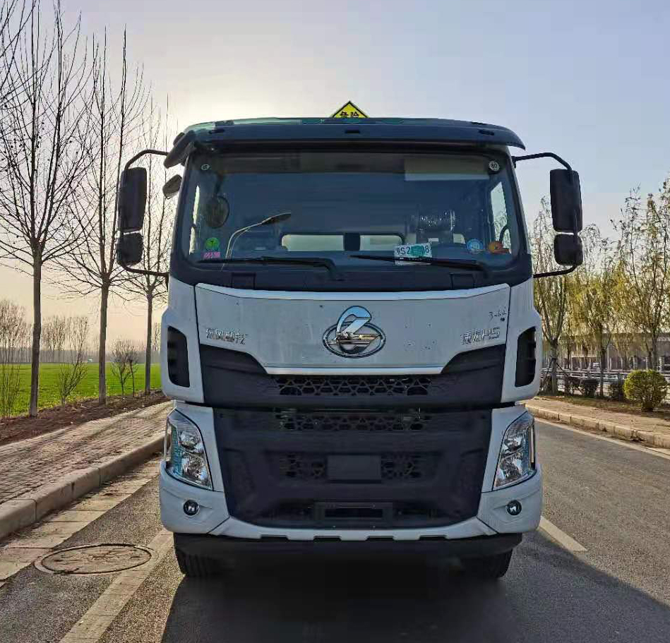 專威牌HTW5267GYYLLZQ6型鋁合金運油車 專威牌HTW5267GYYLLZQ6型鋁合金運油車