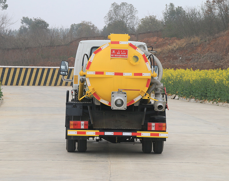 凱力風牌KLF5040GXWK6型吸污車 凱力風牌KLF5040GXWK6型吸污車
