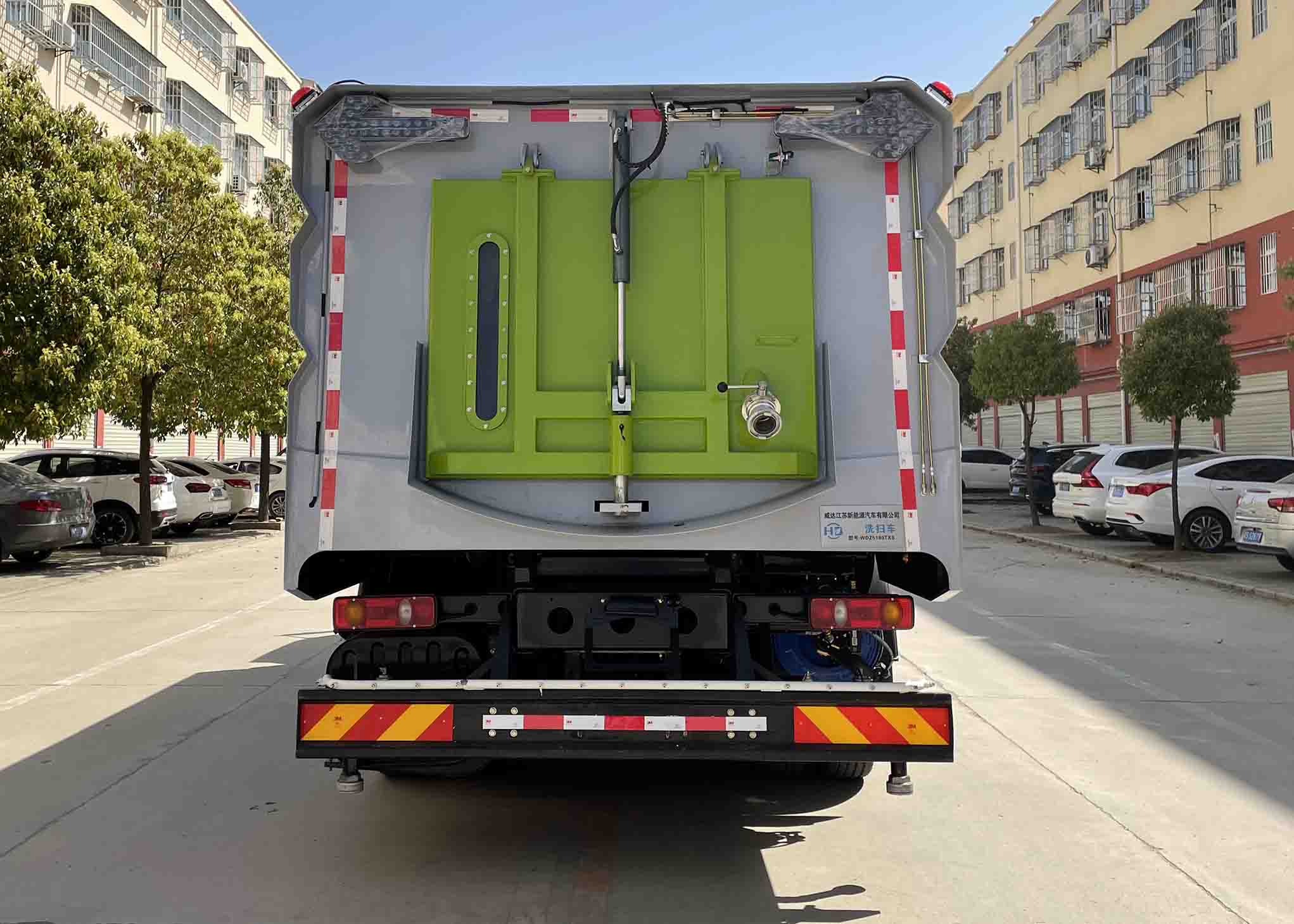 輝兵牌WDZ5180TXS型洗掃車(chē) 輝兵牌WDZ5180TXS型洗掃車(chē)