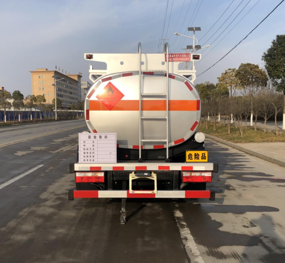 專威牌HTW5075GYYEQ6型運油車 專威牌HTW5075GYYEQ6型運油車