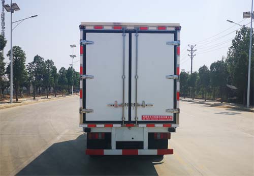 伴君長興牌AAA5041XLCJX6型冷藏車 伴君長興牌AAA5041XLCJX6型冷藏車