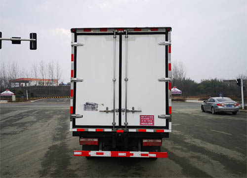 伴君長(zhǎng)興牌AAA5045XLC6型冷藏車(chē) 伴君長(zhǎng)興牌AAA5045XLC6型冷藏車(chē)