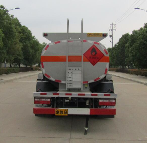 中汽力威牌HLW5121GYYC6型運油車 中汽力威牌HLW5121GYYC6型運油車