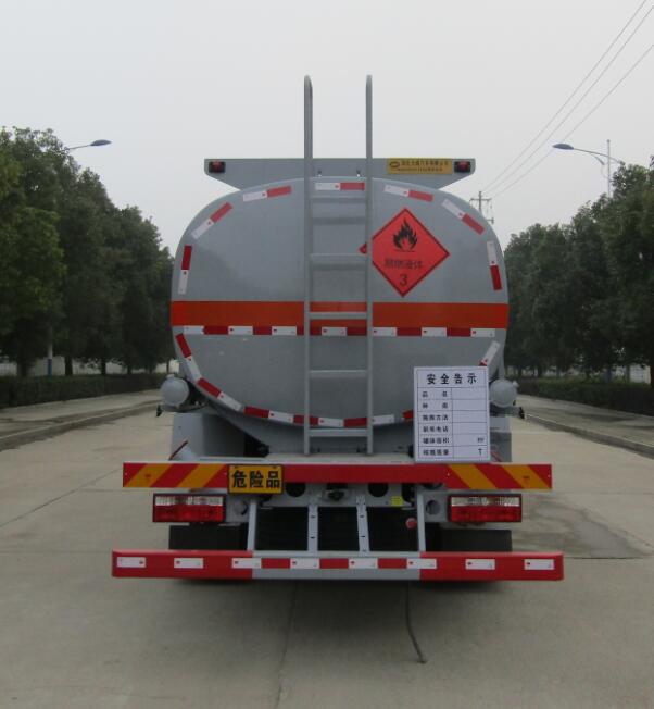 中汽力威牌HLW5181GYYEQ6型運(yùn)油車 中汽力威牌HLW5181GYYEQ6型運(yùn)油車