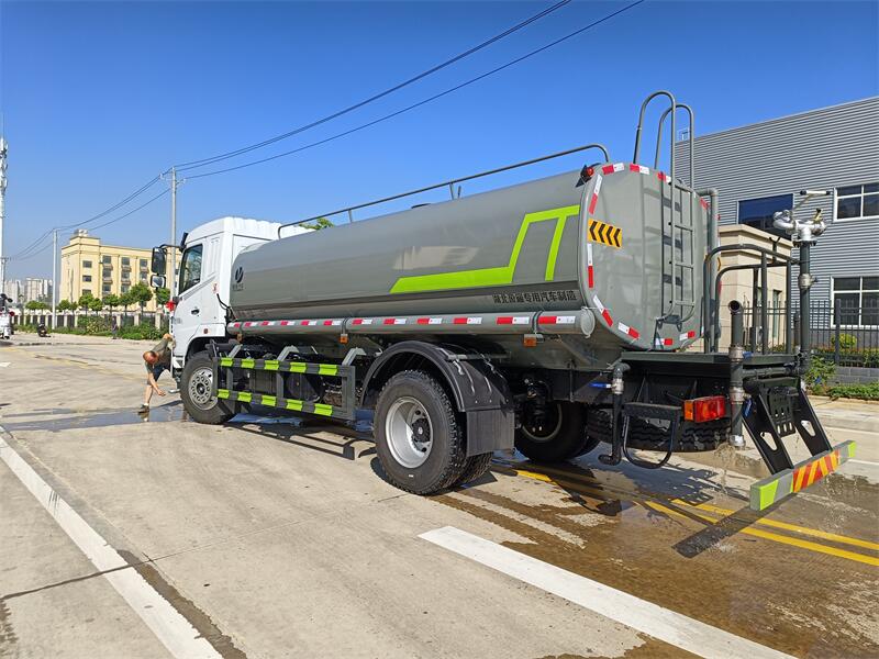 東風華神 14.3 方灑水車產品介紹 東風華神 14.3 方灑水車產品介紹