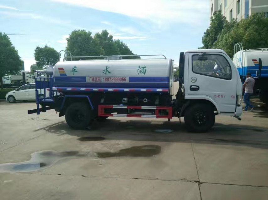 5噸灑水車廠家產品價格,東風福瑞卡8噸灑水車銷售,5噸灑水車銷售中心 5噸灑水車廠家產品價格,東風福瑞卡8噸灑水車銷售,5噸灑水車銷售中心