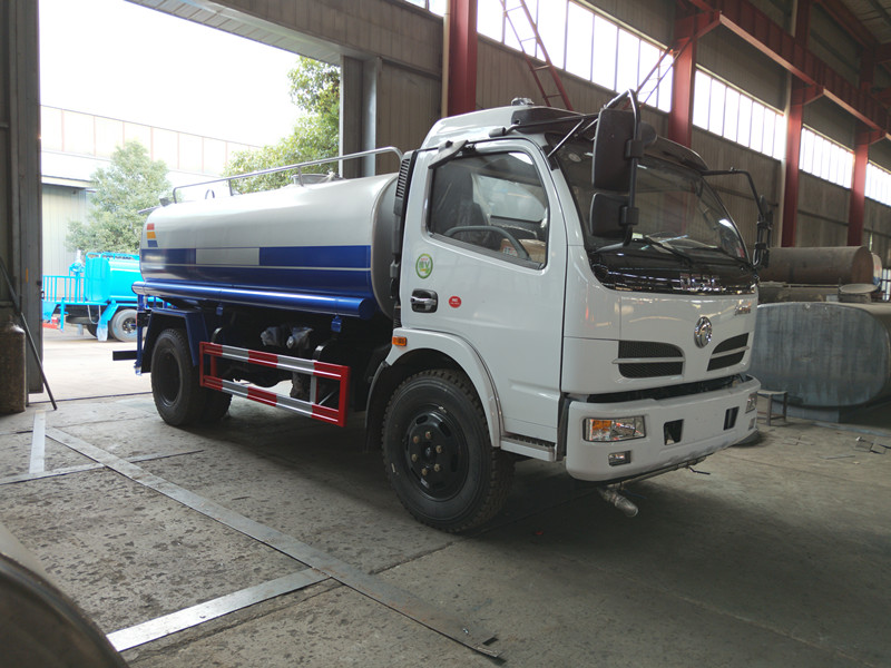 東風福瑞卡8-9噸灑水車 東風福瑞卡8-9噸灑水車