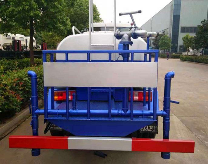 2噸灑水車 2噸灑水車