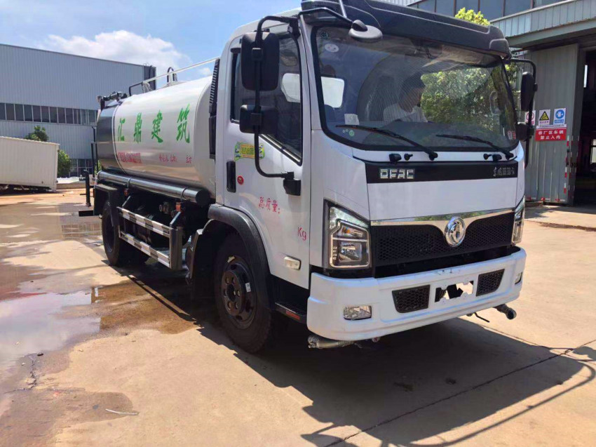 國六東風(fēng)福瑞卡9-10噸灑水車圖片 國六東風(fēng)福瑞卡9-10噸灑水車圖片