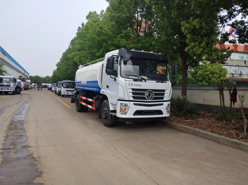 東風(fēng)特商12噸灑水車-12方灑水車價格報價-湖北程力集團 東風(fēng)特商12噸灑水車-12方灑水車價格報價-湖北程力集團