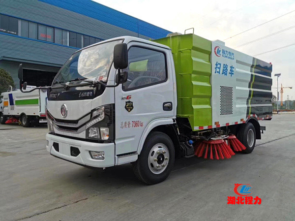 東風(fēng)多利卡掃路車(chē)發(fā)往新疆-湖北程力掃路車(chē)生產(chǎn)廠家 東風(fēng)多利卡掃路車(chē)發(fā)往新疆-湖北程力掃路車(chē)生產(chǎn)廠家