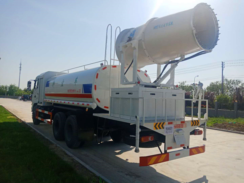 灑水車,多功能抑塵車的水噴到人身體上會怎樣 灑水車,多功能抑塵車的水噴到人身體上會怎樣