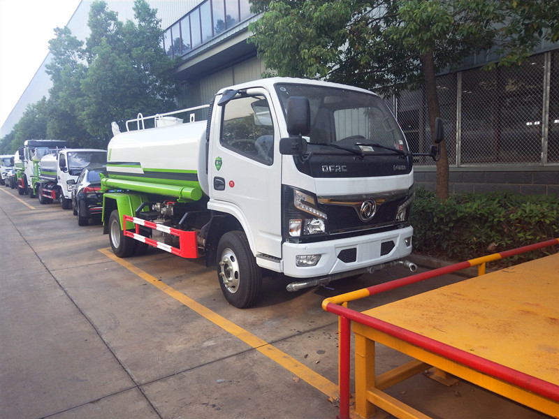 東風(fēng)多利卡水罐車 東風(fēng)多利卡水罐車