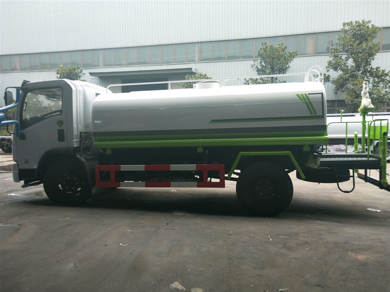 國(guó)六朝柴163匹馬力灑水車 國(guó)六朝柴163匹馬力灑水車