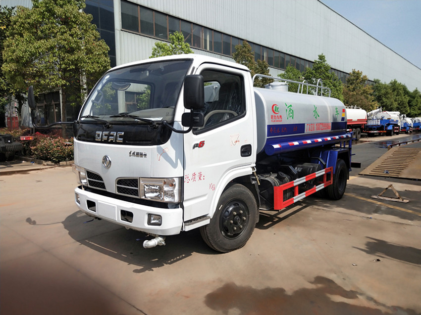 性?xún)r(jià)比高的東風(fēng)多利卡灑水車(chē)價(jià)格 圖片售后-湖北程力 性?xún)r(jià)比高的東風(fēng)多利卡灑水車(chē)價(jià)格 圖片售后-湖北程力