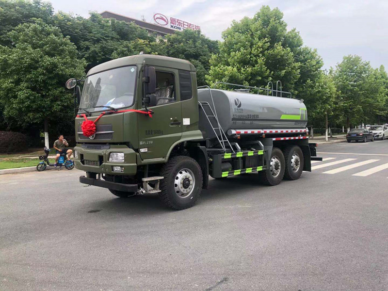 東風(fēng)六驅(qū)灑水車 東風(fēng)六驅(qū)灑水車
