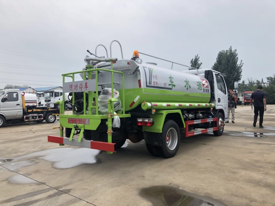 5立方藍(lán)牌灑水車 5立方藍(lán)牌灑水車