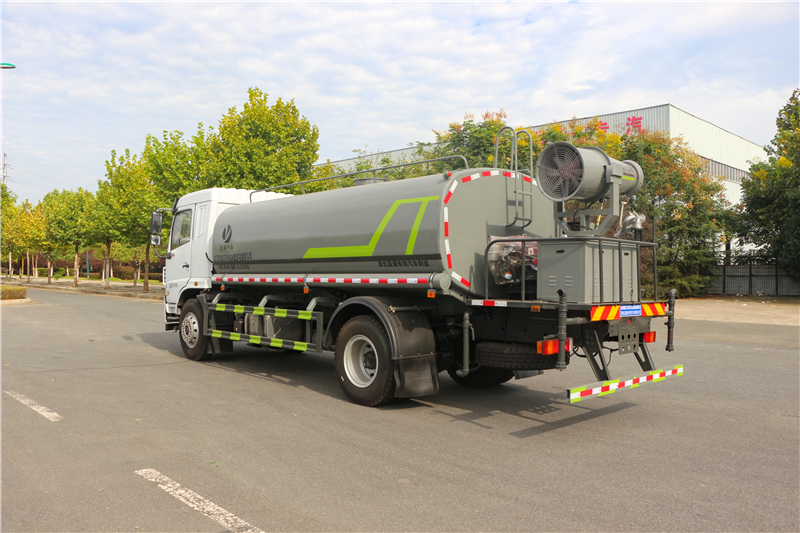 東風(fēng)華神F5灑水車 東風(fēng)華神F5灑水車