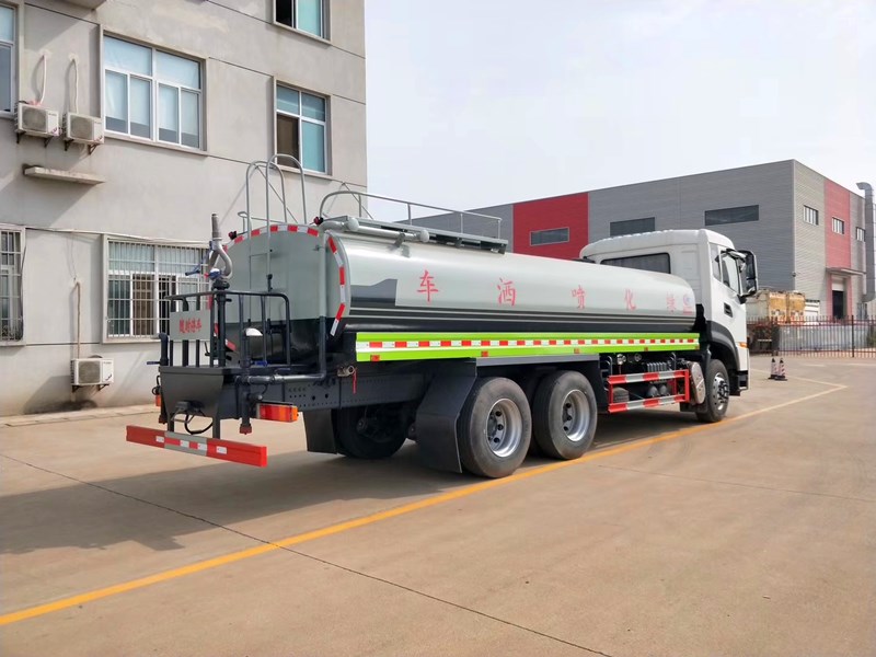 二十方灑水車 二十方灑水車
