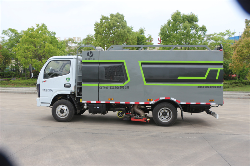 東風(fēng) 3308 軸距吸塵車產(chǎn)品介紹-東風(fēng)路面清掃車 東風(fēng) 3308 軸距吸塵車產(chǎn)品介紹-東風(fēng)路面清掃車