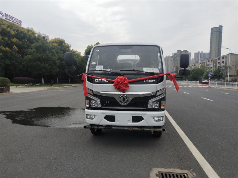 東風(fēng)福瑞卡 5 噸灑水車-錫柴130匹馬力灑水車-湖北盈通 東風(fēng)福瑞卡 5 噸灑水車-錫柴130匹馬力灑水車-湖北盈通