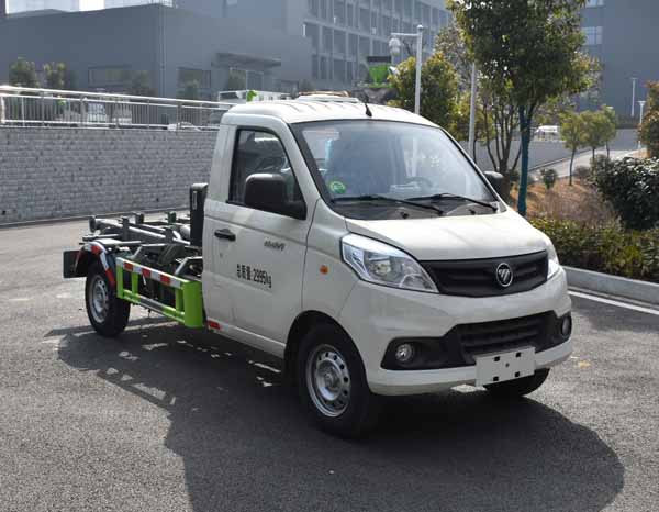 福田小型藍(lán)牌勾臂垃圾車-縱昂牌CLT5030ZXXBJ6型車廂可卸式垃圾車價(jià)格-湖北盈通 福田小型藍(lán)牌勾臂垃圾車-縱昂牌CLT5030ZXXBJ6型車廂可卸式垃圾車價(jià)格-湖北盈通