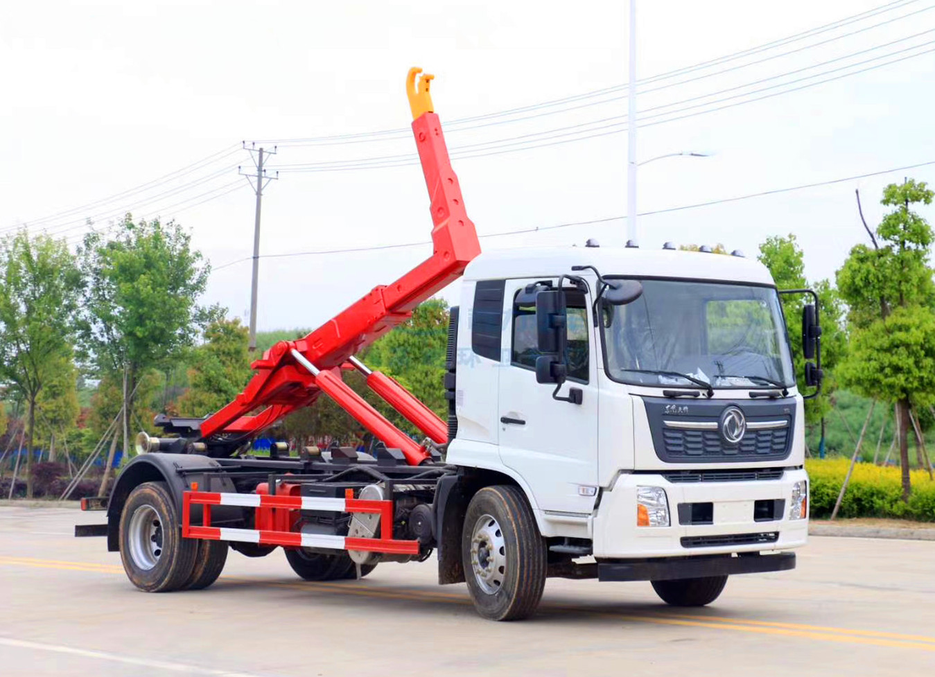東風(fēng)天錦勾臂垃圾車-15方勾臂垃圾車 東風(fēng)天錦勾臂垃圾車-15方勾臂垃圾車