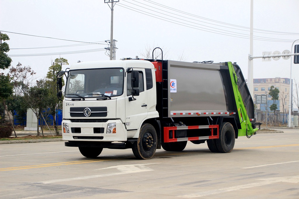東風(fēng)天錦壓縮式垃圾車(chē)