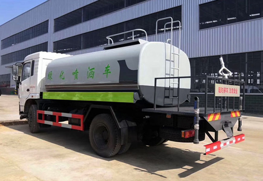 東風(fēng)專底12噸灑水車后面圖